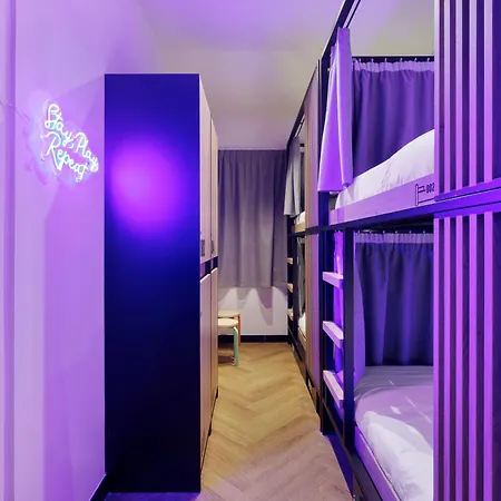 Retroverse Hostel